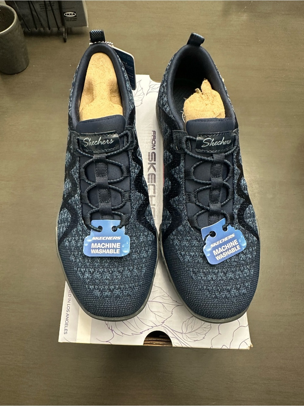 NEW Sketchers Relaxed Fit Memory Foam Vegan Shoes Navy size 6 Women’s